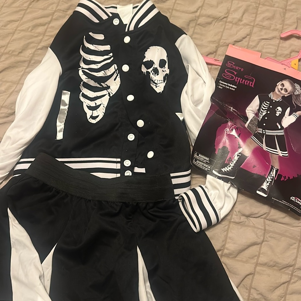Zombie cheerleader